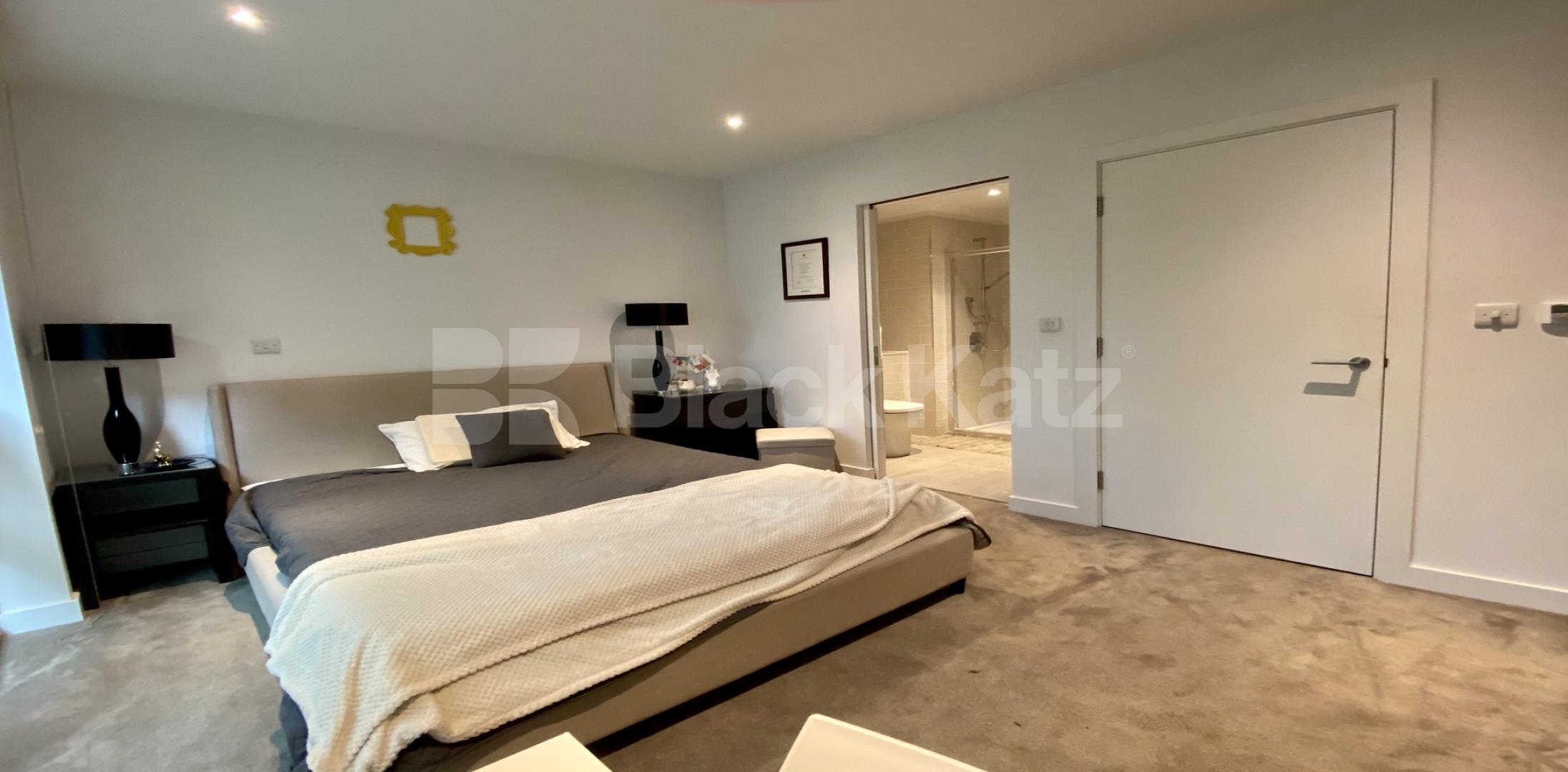 			NEW INSTRUCTION , 3 Bedroom, 1 bath, 1 reception Apartment			 Victory Place Trafalgar Place , Elephant and Castle / Borough 